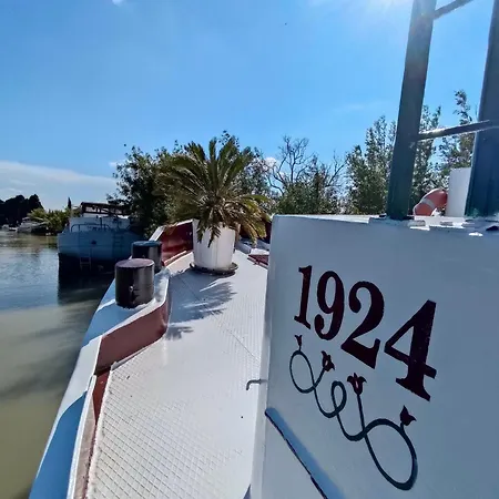 Bateau Mariance Bed and breakfast Ginestas