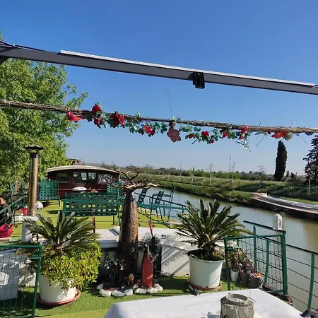 Bateau Mariance Bed and breakfast Ginestas