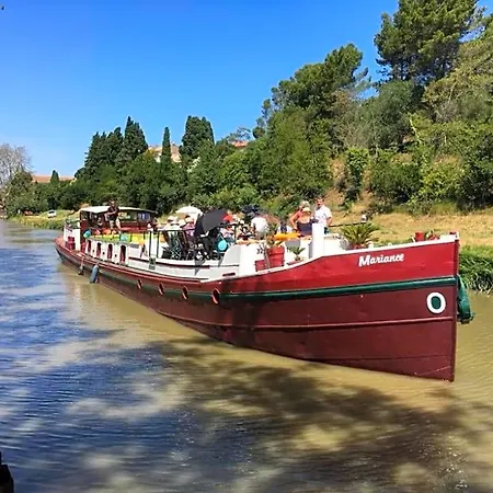 Bateau Mariance לינה וארוחת בוקר Ginestas