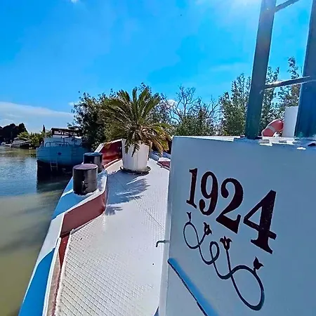 לינה וארוחת בוקר Bateau Mariance